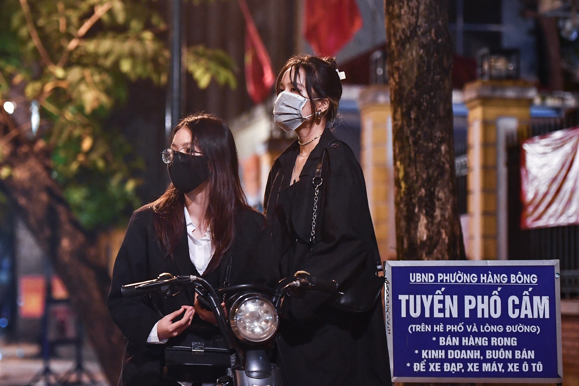 Chin nguoi tu TP.HCM va Binh Duong ve Ha Noi duong tinh voi nCoV hinh anh