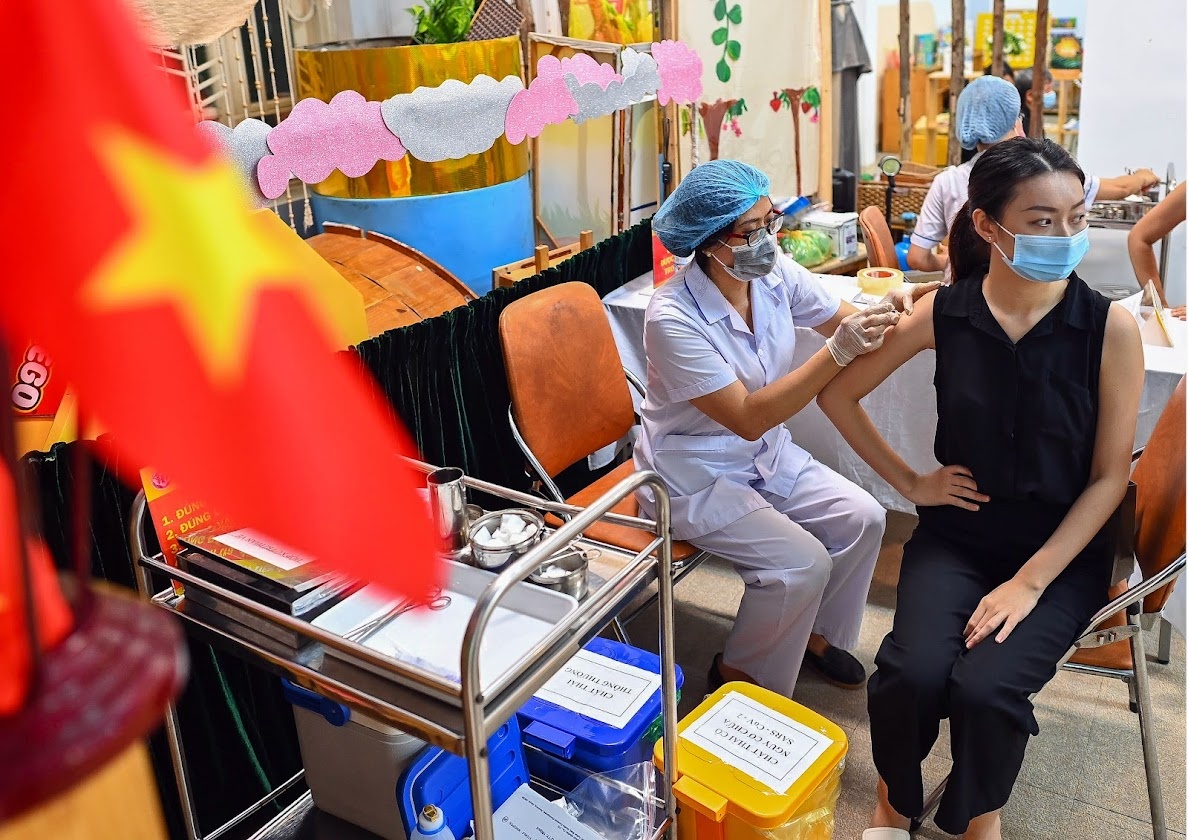 Hon 4,7 trieu nguoi tai Ha Noi da duoc tiem vaccine Covid-19 hinh anh