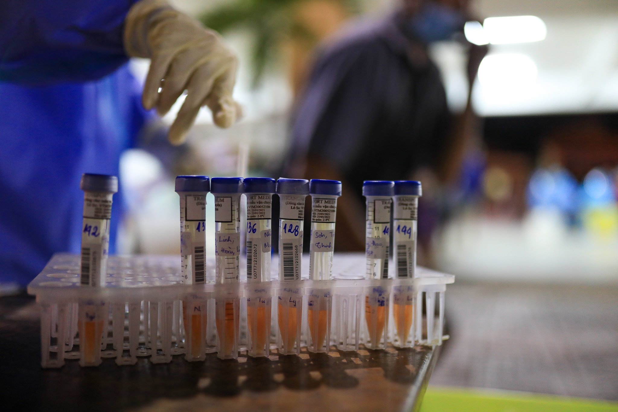 chi phi xet nghiem covid-19 anh 2