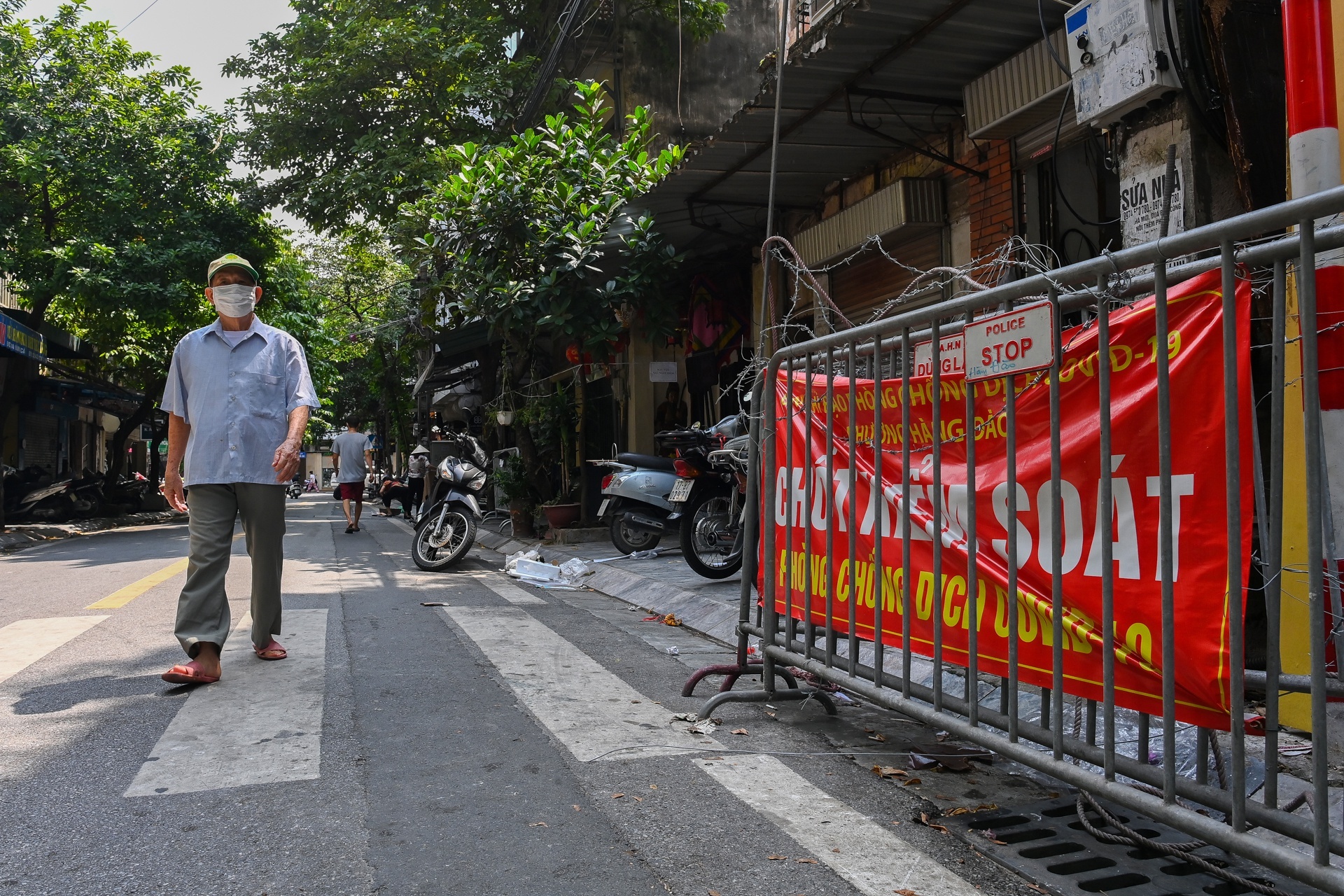 4.583 nguoi mac Covid-19 trong ngay 28/9, TP.HCM con 377 ca hinh anh