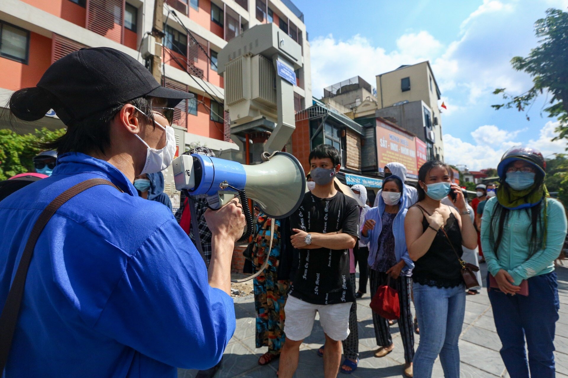 Viet Nam tu bo muc tieu 'Zero Covid-19' khi song chung voi dich hinh anh