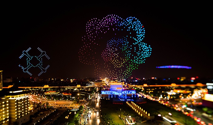 Hang chuc chiec may bay khong nguoi lai roi tu do tai Trung Quoc hinh anh