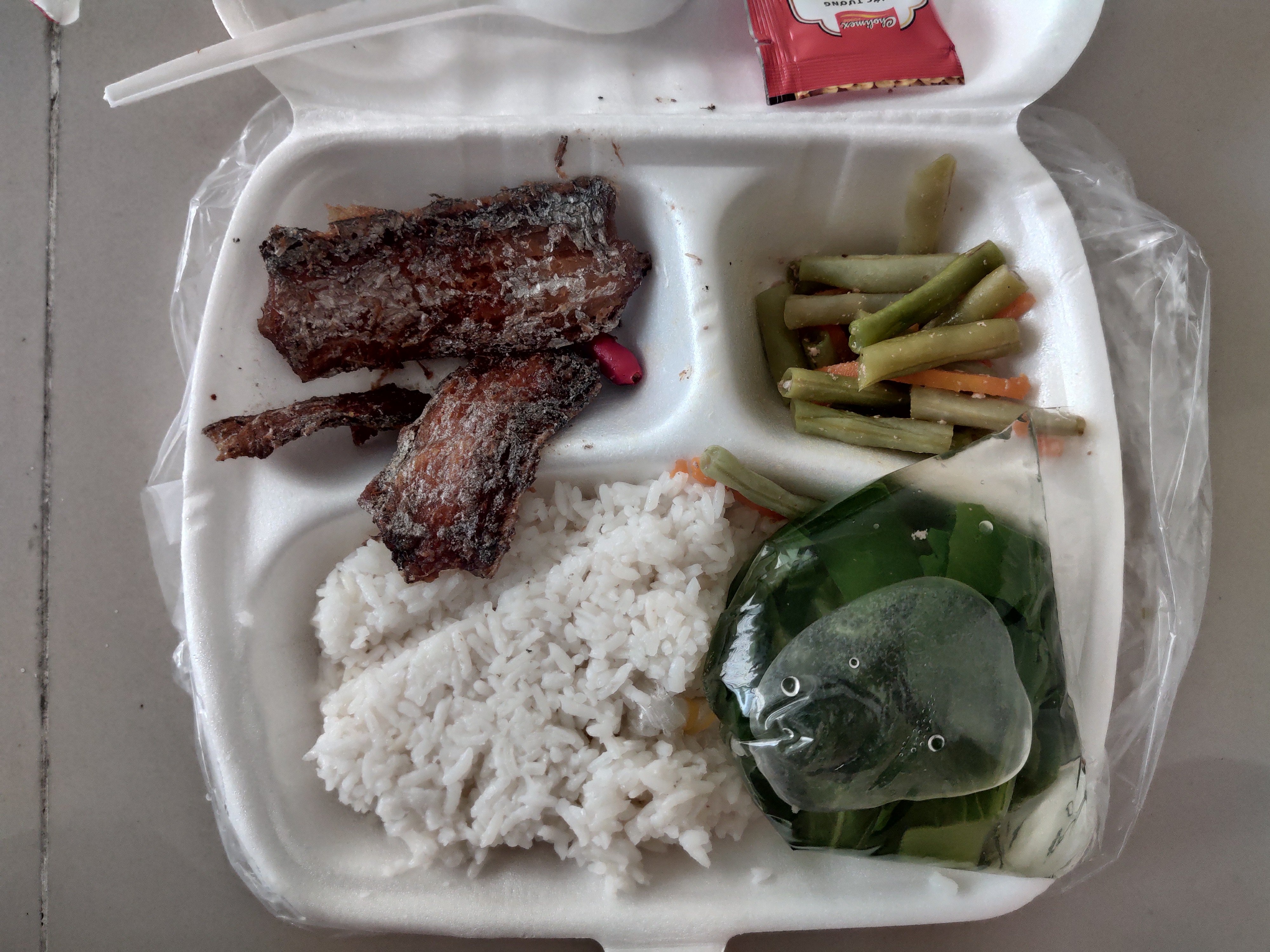 mac covid-19 sau khi tiem vaccine anh 4