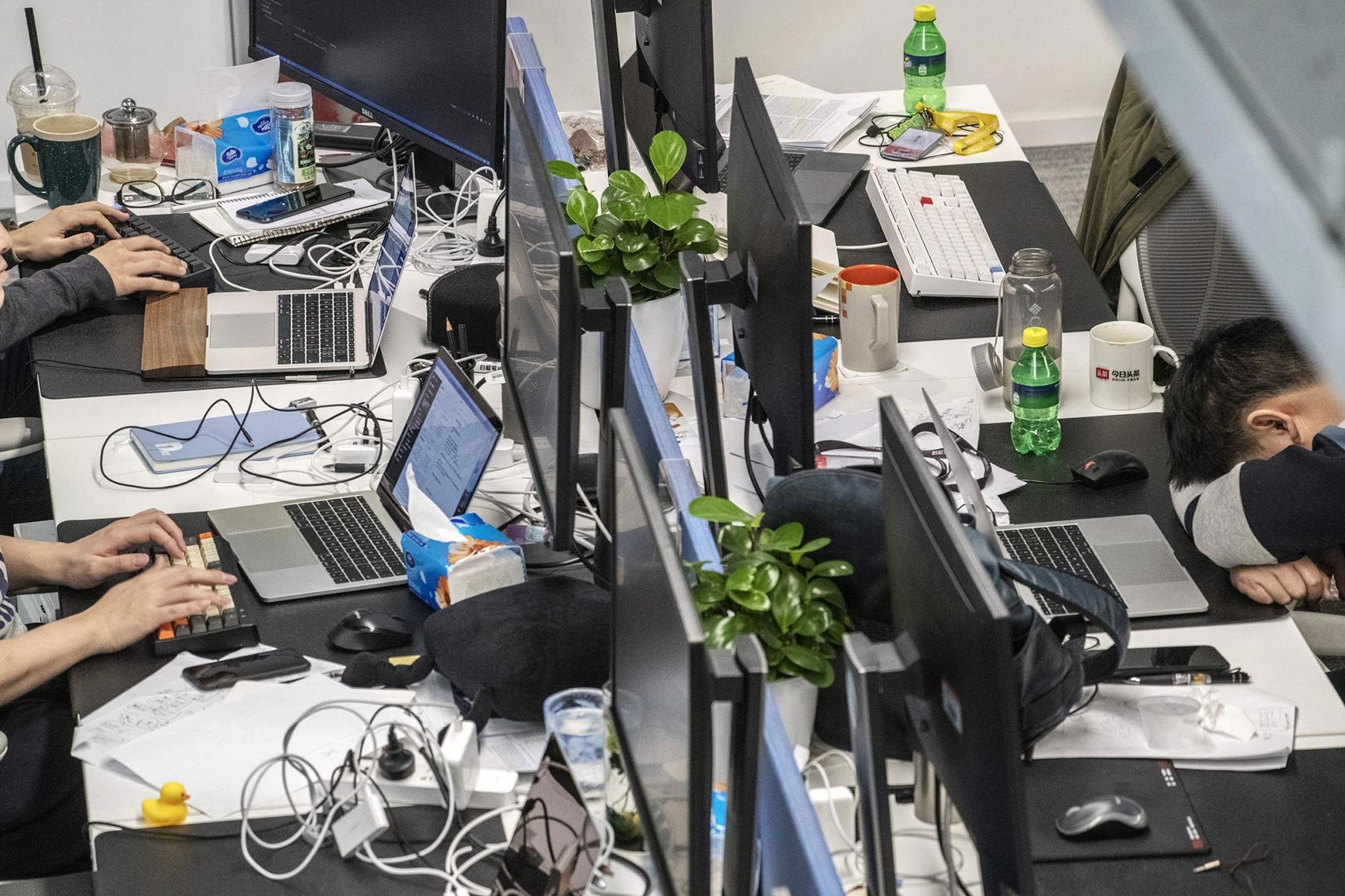 lam viec qua suc anh 2