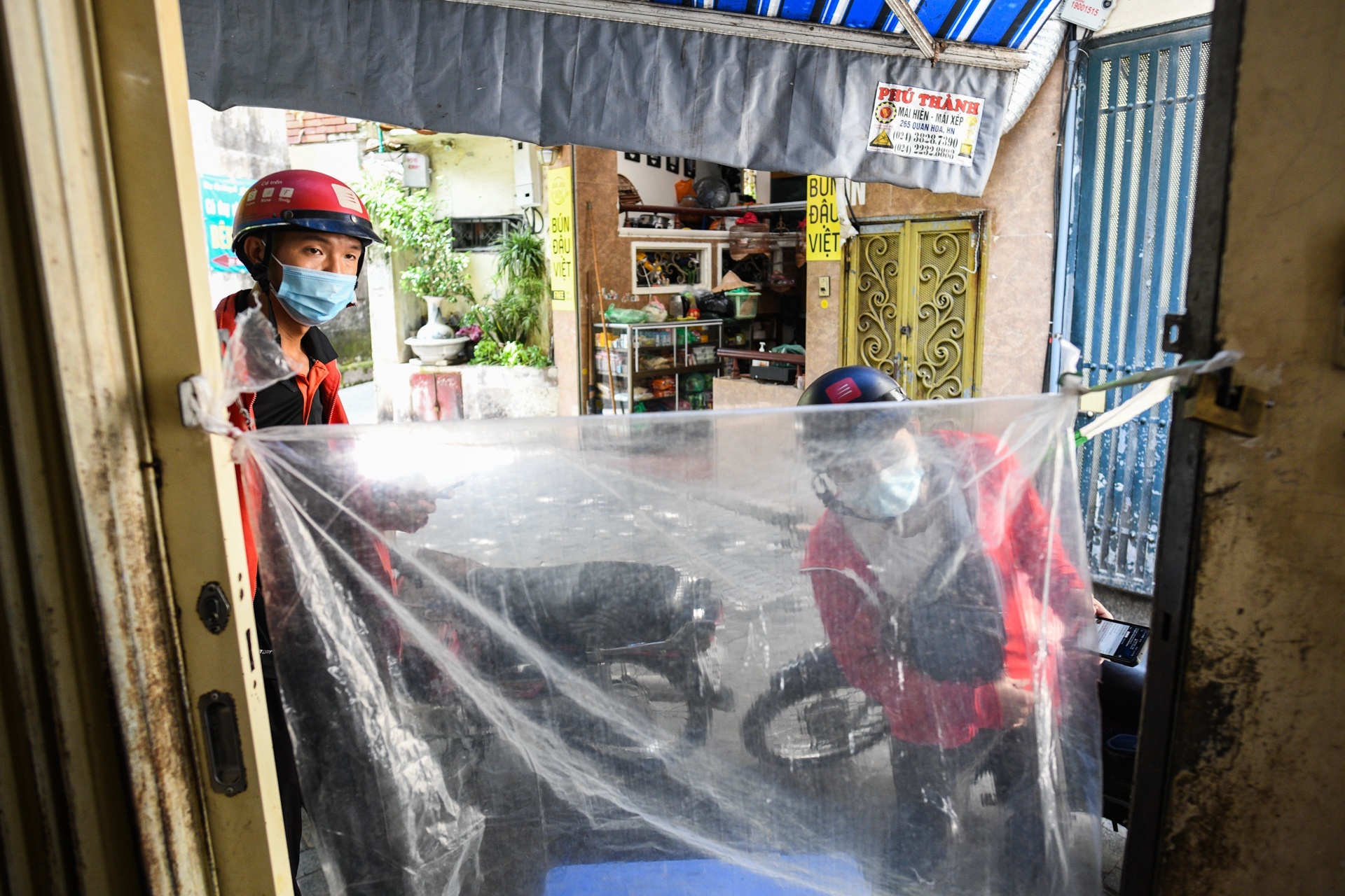 Quan Hai Ba Trung phat hien hon 400 ca nhiem nCoV trong ngay hinh anh