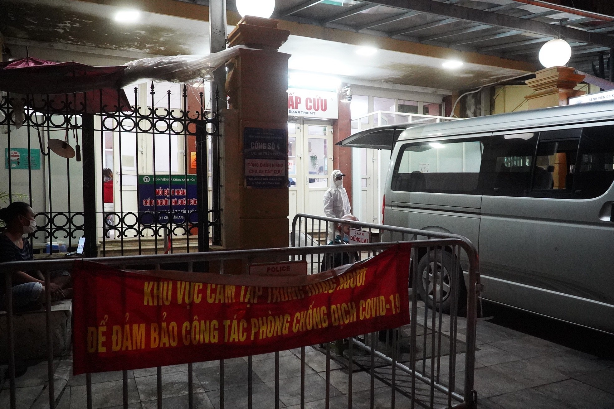 18 tre tai Ha Noi bi tiem nham vaccine Covid-19 hinh anh