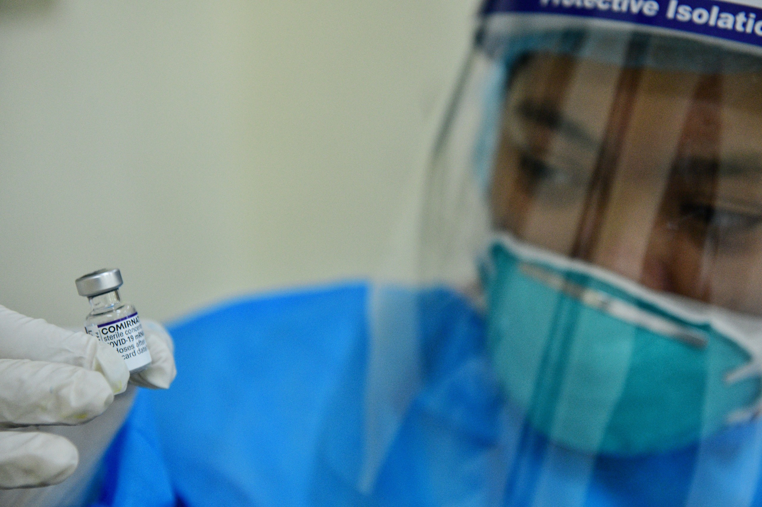 Tiem mui 3 vaccine Covid-19 co the phong bien chung moi tu trong nuoc hinh anh