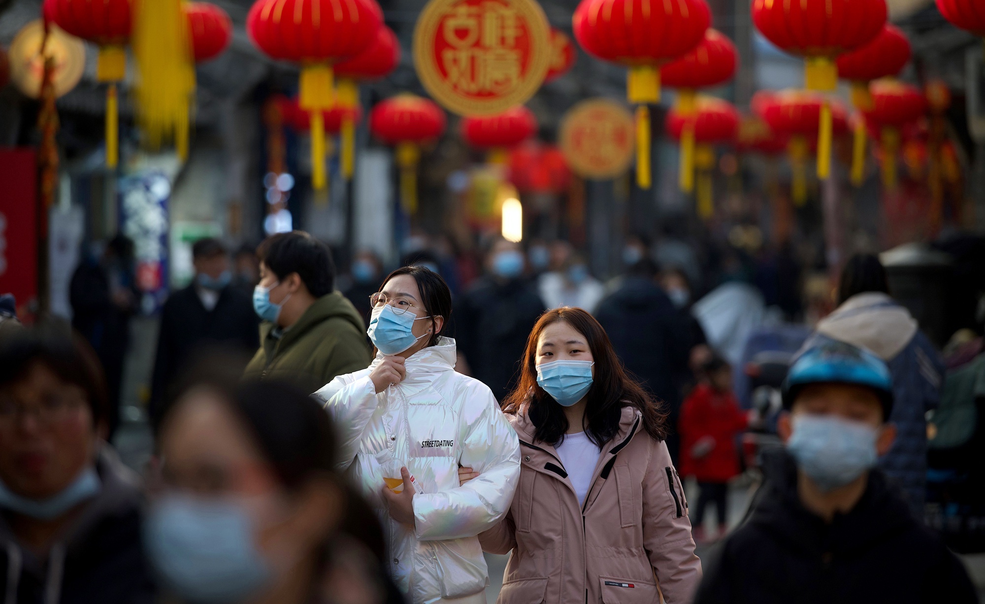 Xem xet dung hoat dong dong nguoi dip Tet hinh anh