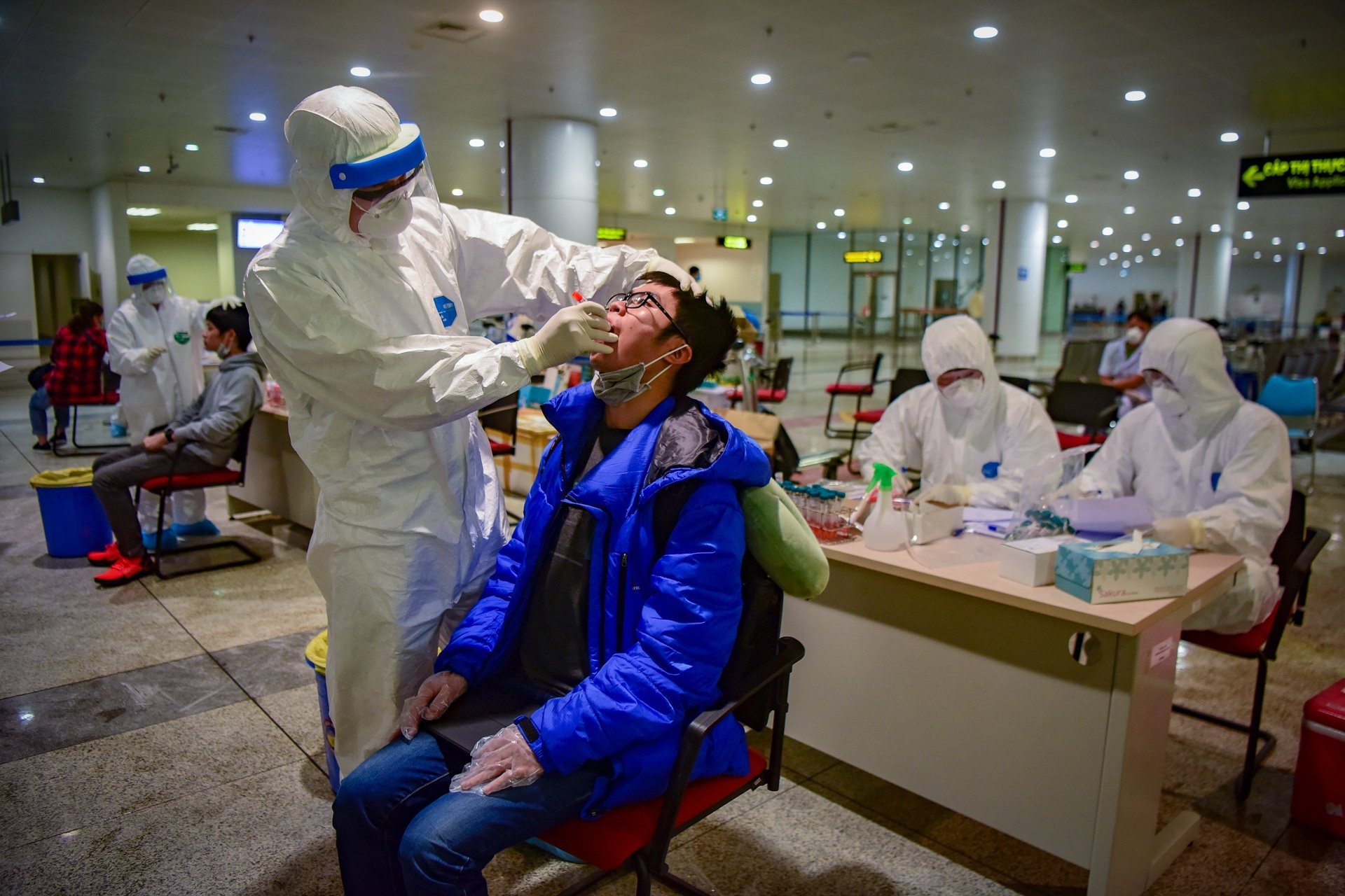 nguy co lay lan dich covid-19 dip le tet anh 2