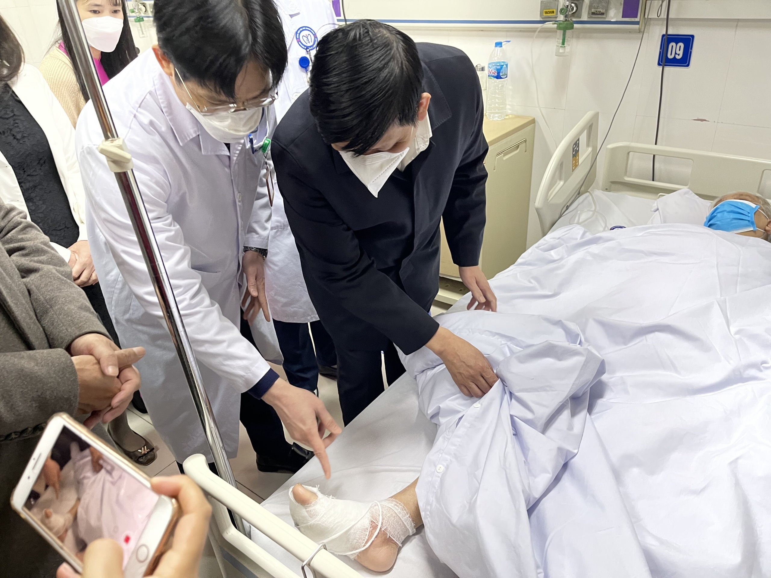 Bo truong Y te: ‘Cac y, bac si trong Tet cung khong co giay phut nghi’ hinh anh