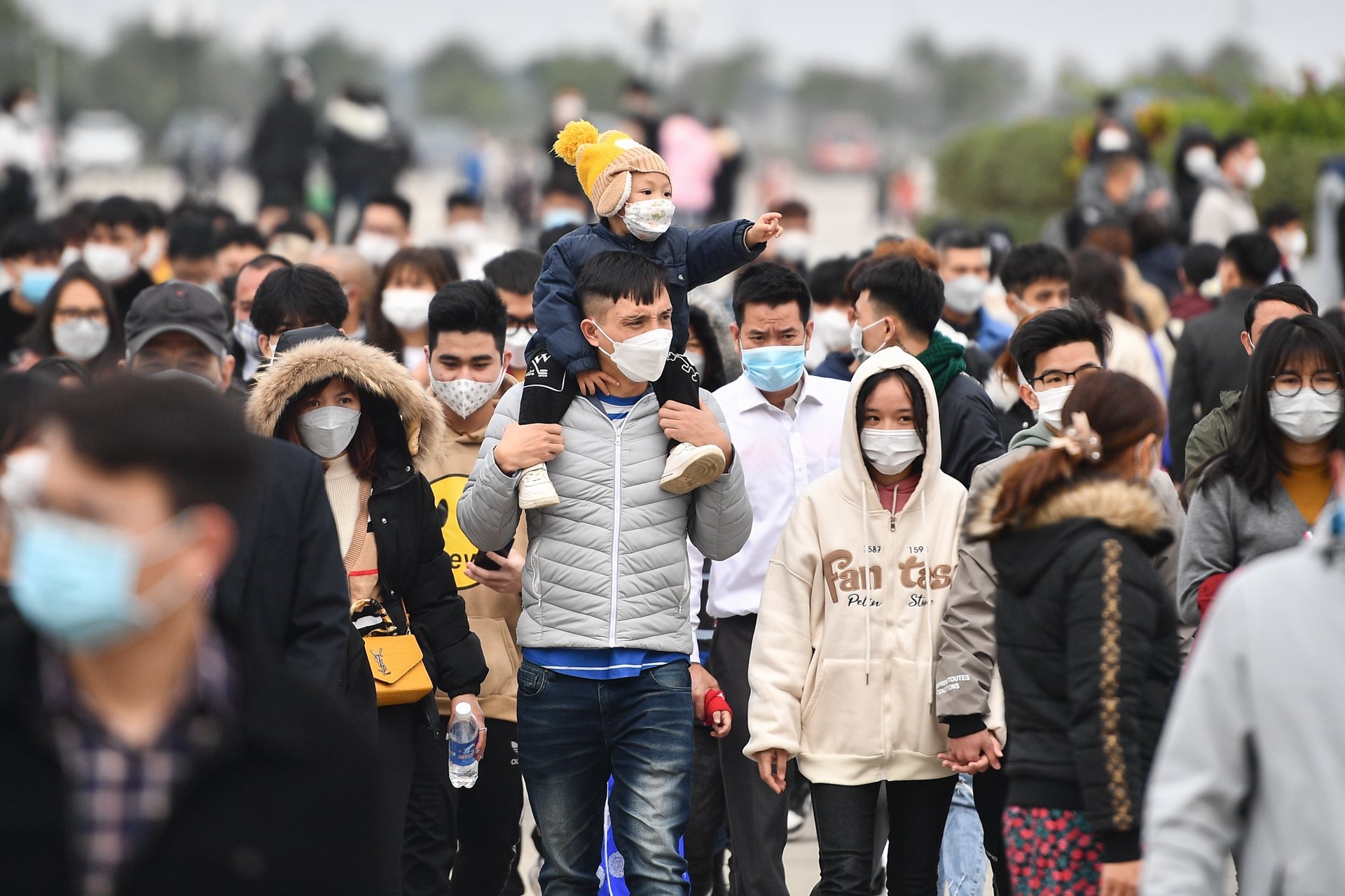 So benh nhan Covid-19 nguy kich tai Ha Noi tang nhe hinh anh