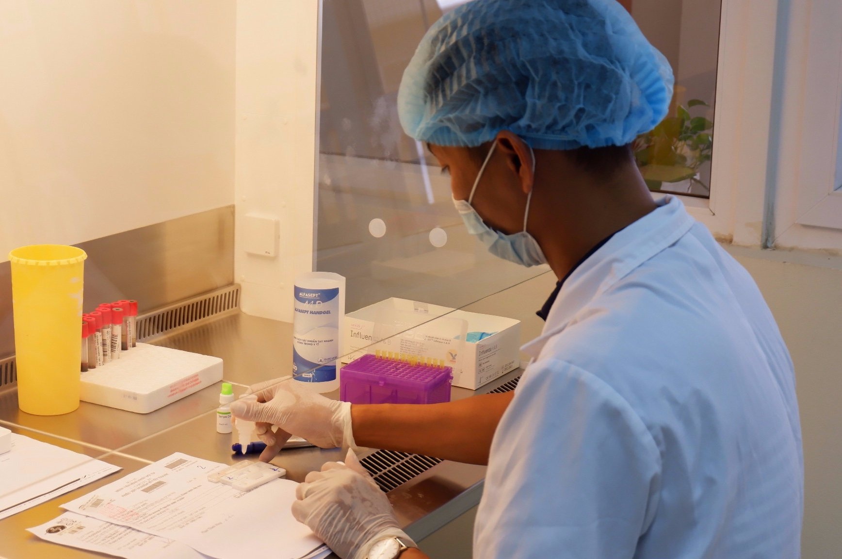 nhiem bien chung omicron anh 2