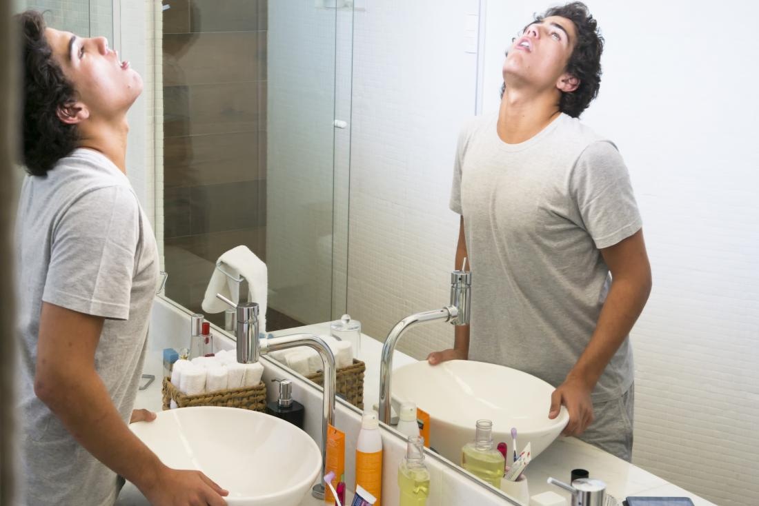 uong ruou phong covid-19 anh 2