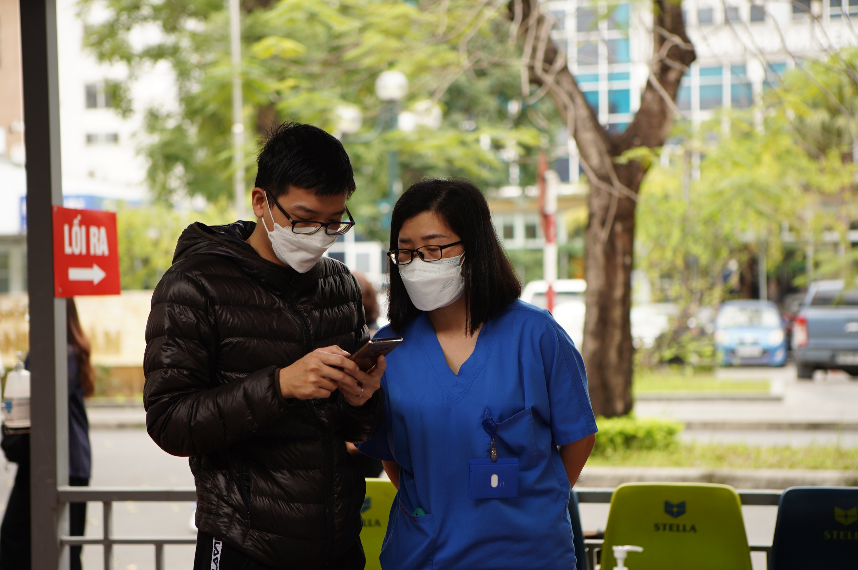 di chung hau covid-19 va tai nhiem ncov anh 2