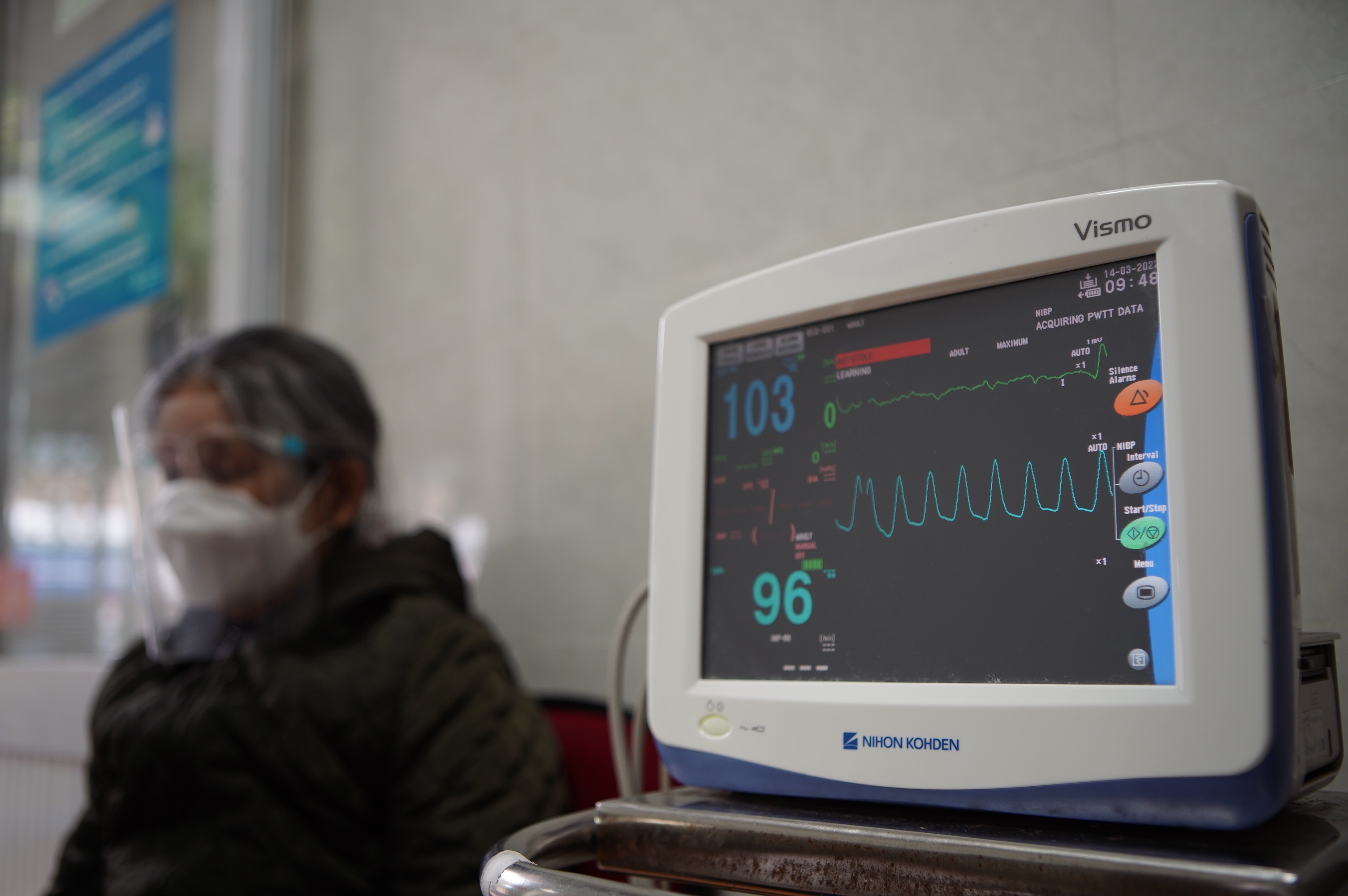 Nhieu benh vien thay doi gia kham hau Covid-19 hinh anh