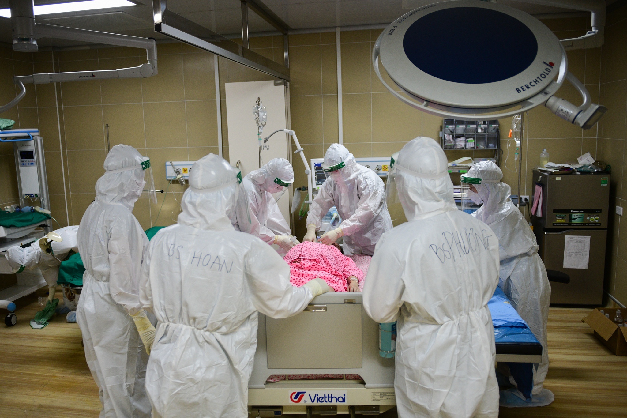 dong cua co so dieu tri covid-19 cho thai phu tai ha noi, anh 1