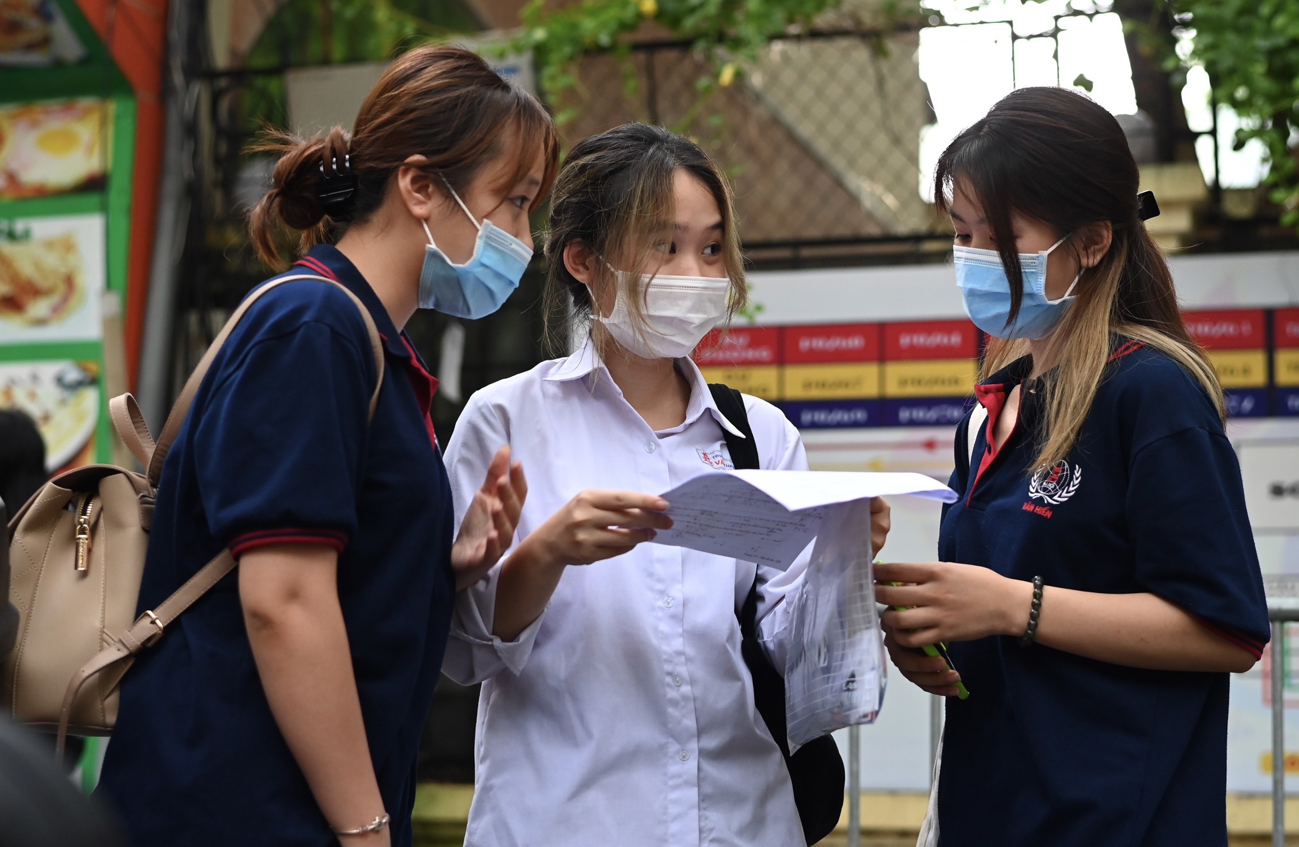 De xuat F0 dang cach ly tai nha duoc du thi tot nghiep THPT 2022 hinh anh