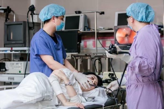 co gai tre ung thu da day anh 1