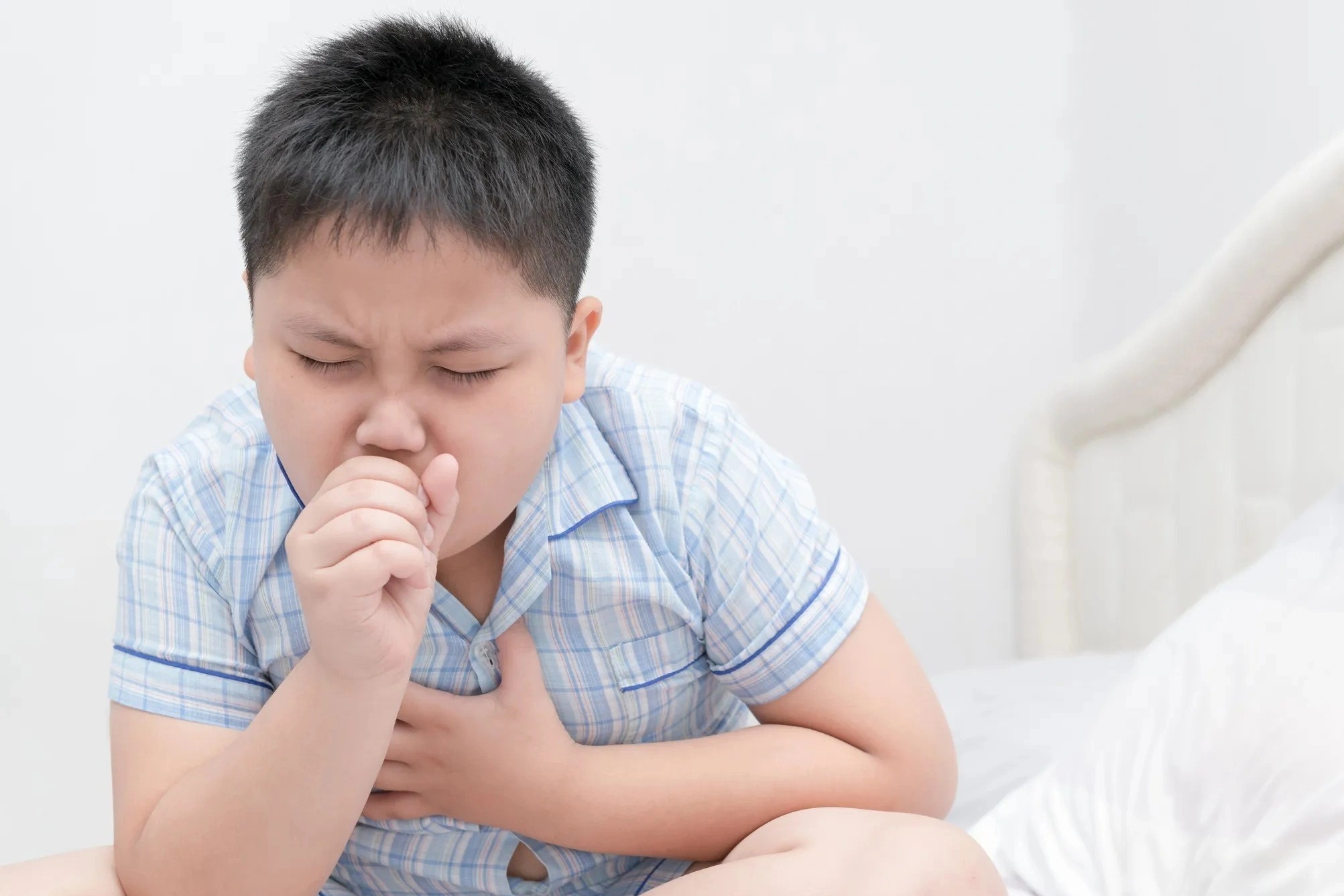 Nhung benh ho hap thuong gap o tre trong mua he hinh anh