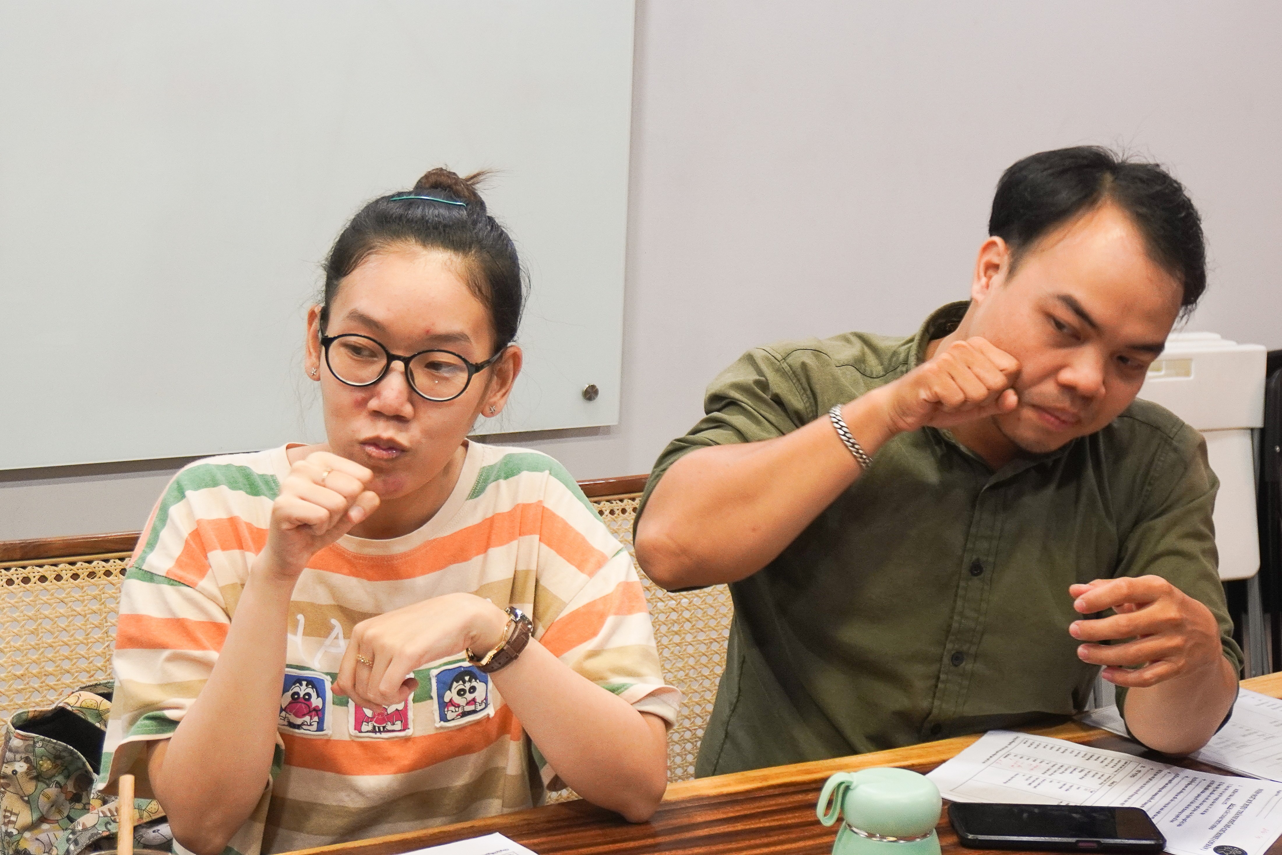 hoc ngon ngu ky hieu anh 1