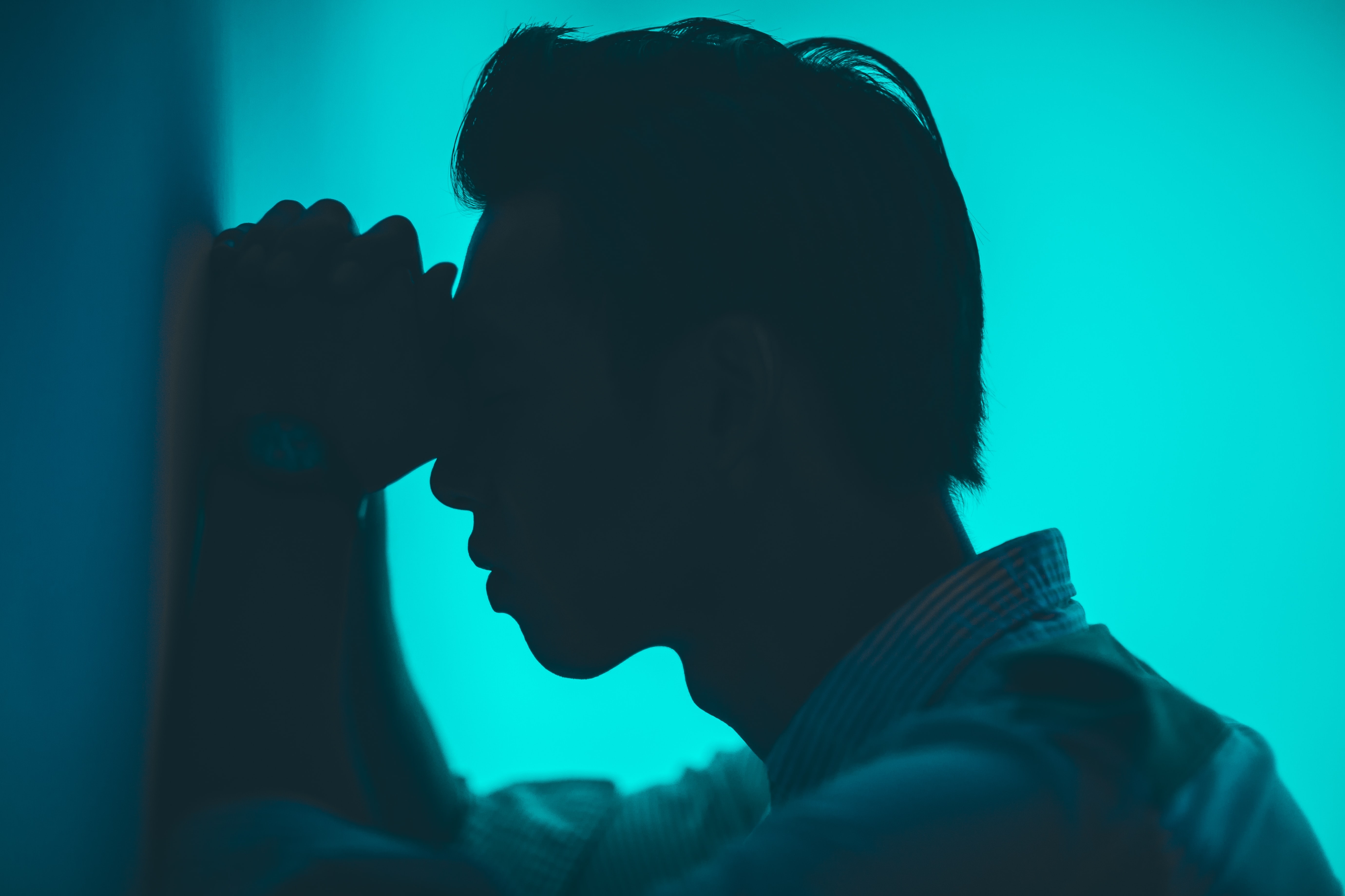 Nam thanh nien vo tinh hoan sau khi nga xe may do uong ruou hinh anh