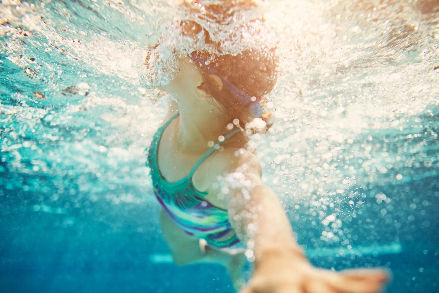 Hanh dong cam ky khi gap nguoi bi duoi nuoc hinh anh