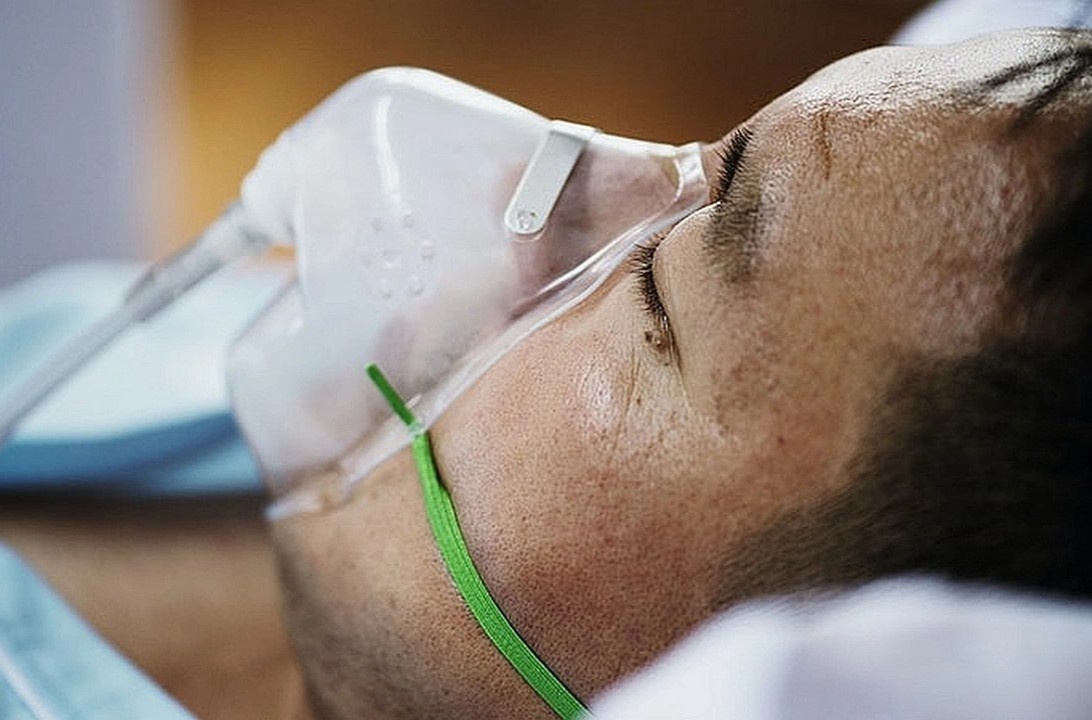 Nguoi benh sot xuat huyet nang gap tinh trang giong con bao cytokine hinh anh