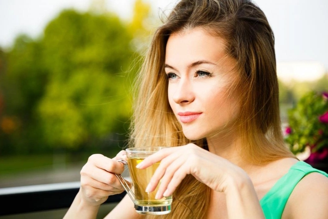 5 loai do uong giup kiem soat tinh trang tang axit uric mau hinh anh