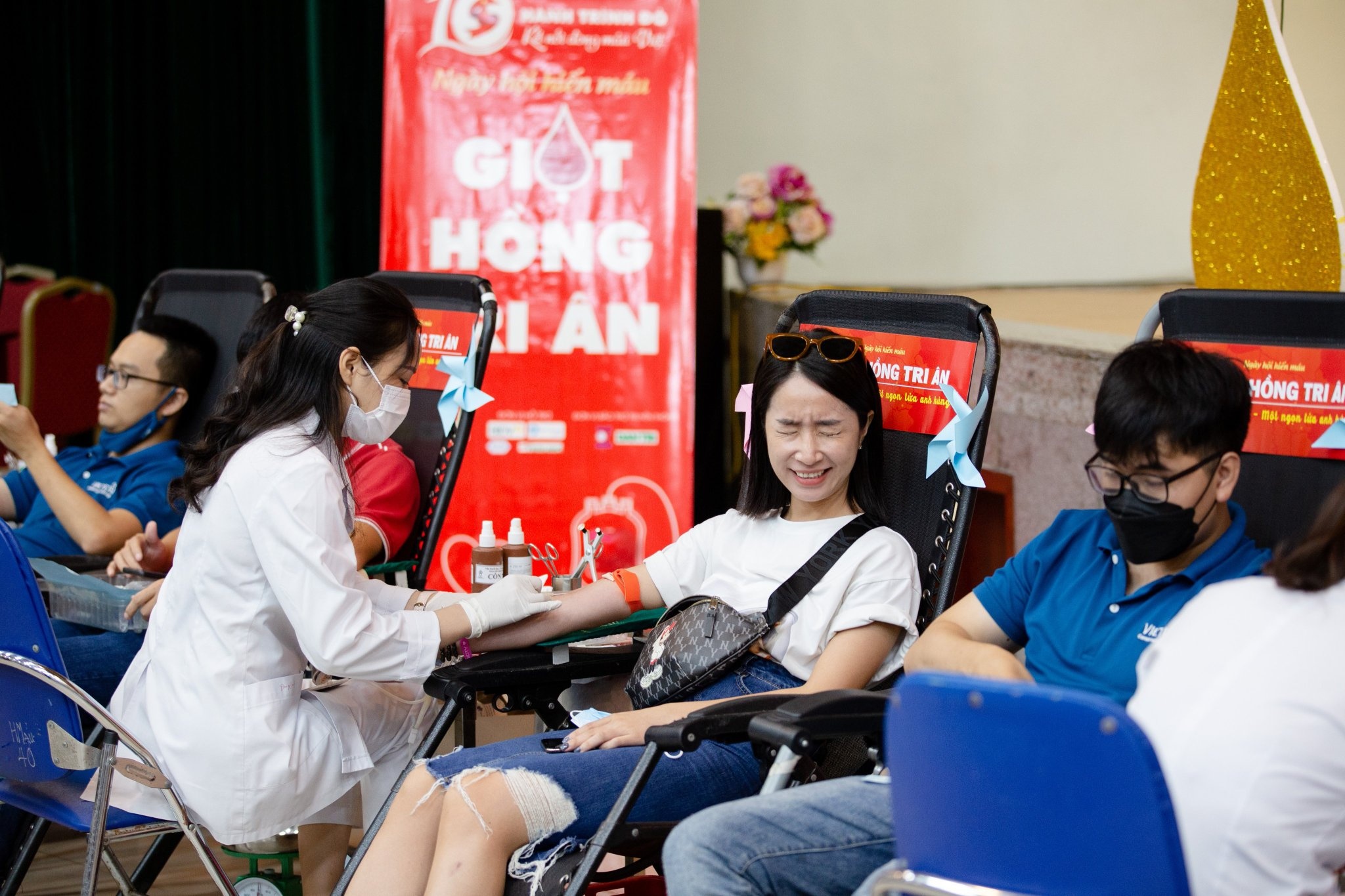 hành trình đỏ hiến máu cứu người ảnh 2 hanh trinh do hien mau cuu nguoi anh 2