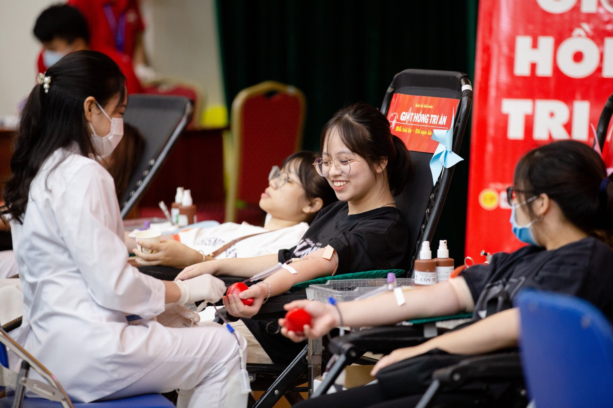 hành trình đỏ hiến máu cứu người ảnh 1 hanh trinh do hien mau cuu nguoi anh 1