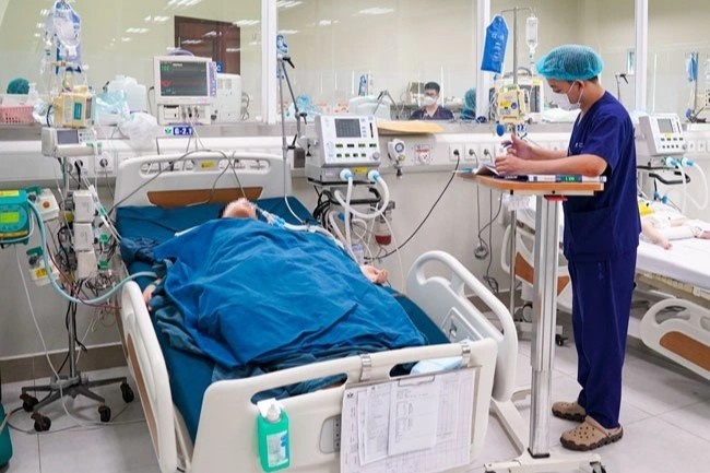 tre nhap vien do duoi nuoc anh 1