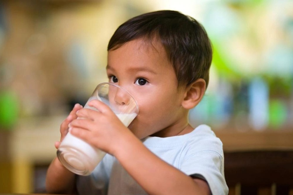 Truong hop tre bi tieu chay can kieng an sua va sua chua hinh anh