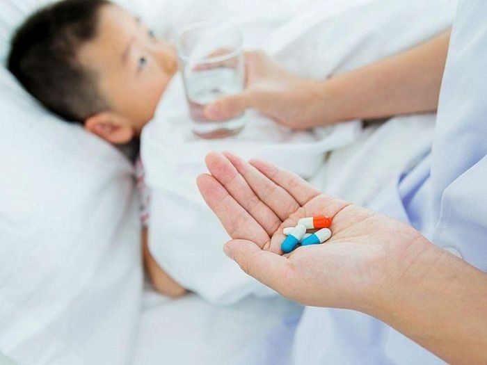 bé trai tiểu buốt ảnh 1 be trai tieu buot anh 1