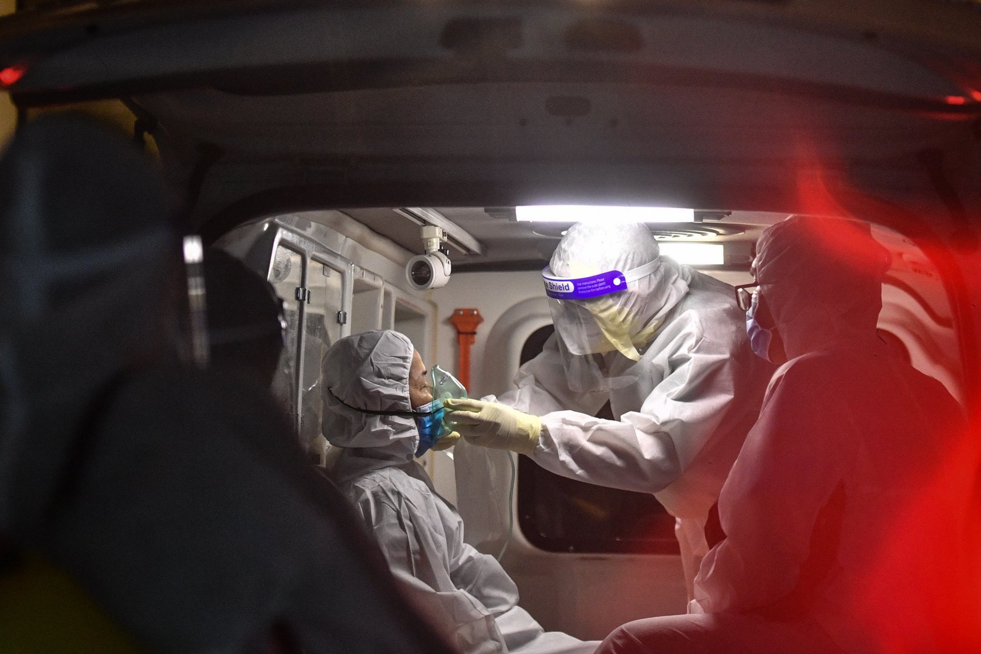 nhan vien y te nghi viec anh 1