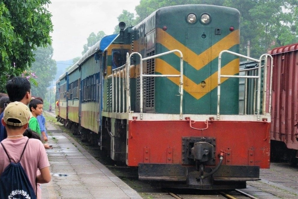 Nam thanh nien thoat chet sau khi bi tau hoa dam hinh anh