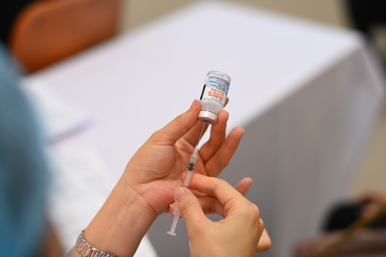 Tre chua tiem vaccine, mat gan 200 trieu dong dieu tri hau Covid-19 hinh anh