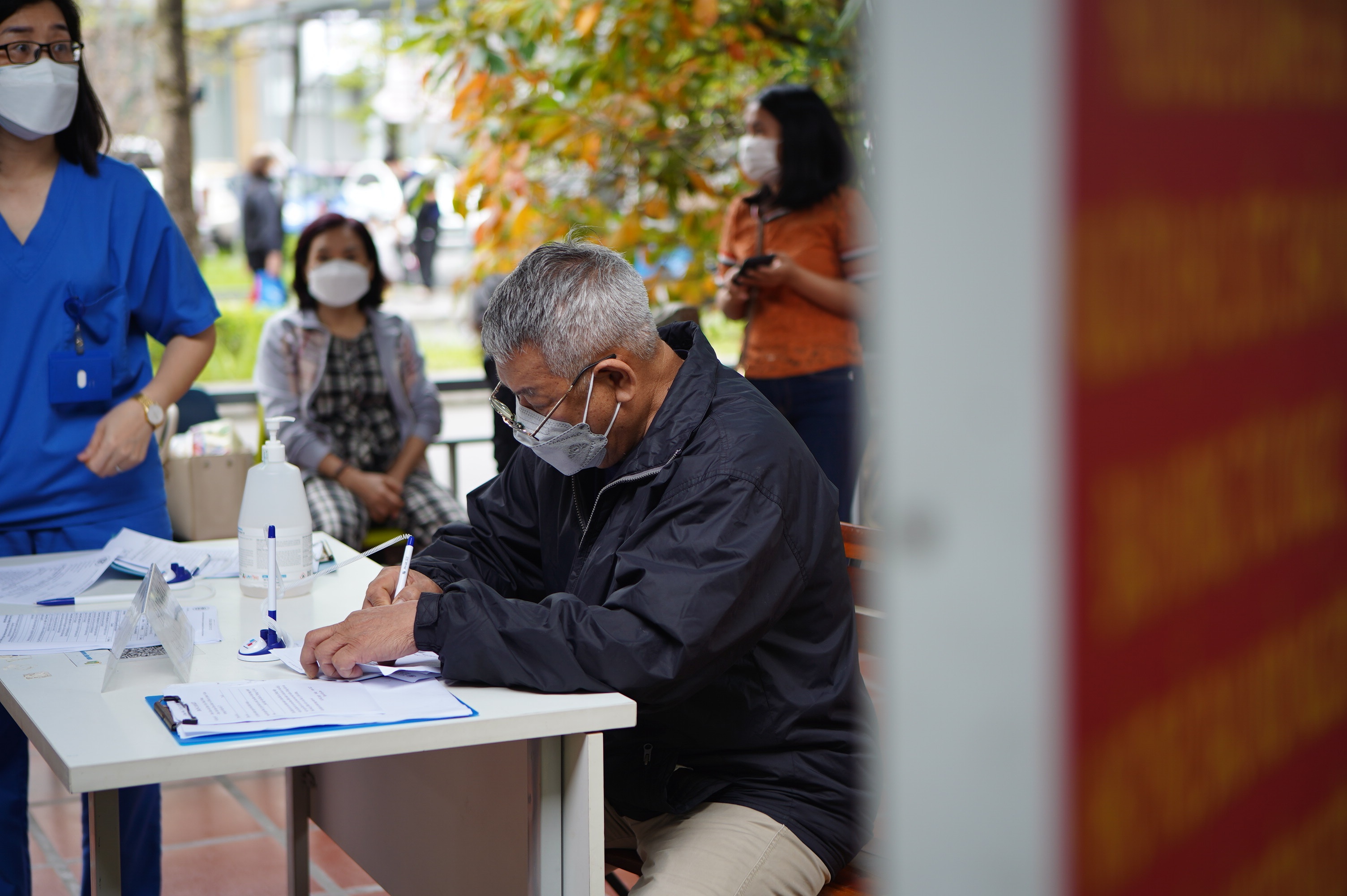 nguoi cao tuoi hau covid-19 anh 2