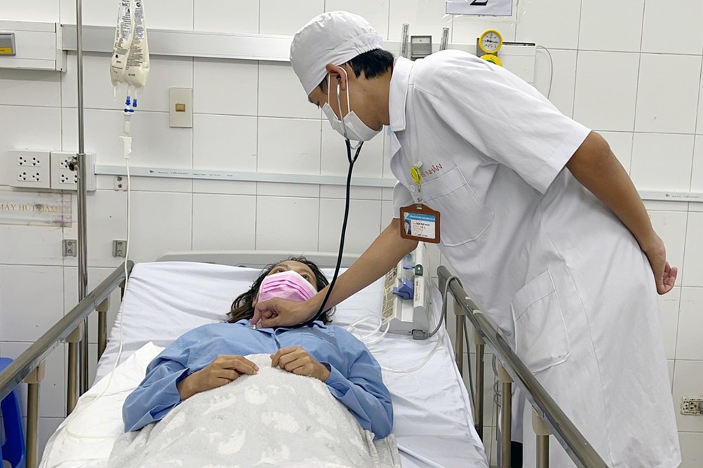 So benh nhan sot xuat huyet tang nhanh hinh anh