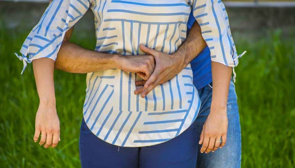 Nguoi phu nu bi tac 2 chiec rang gia trong duong tho hinh anh