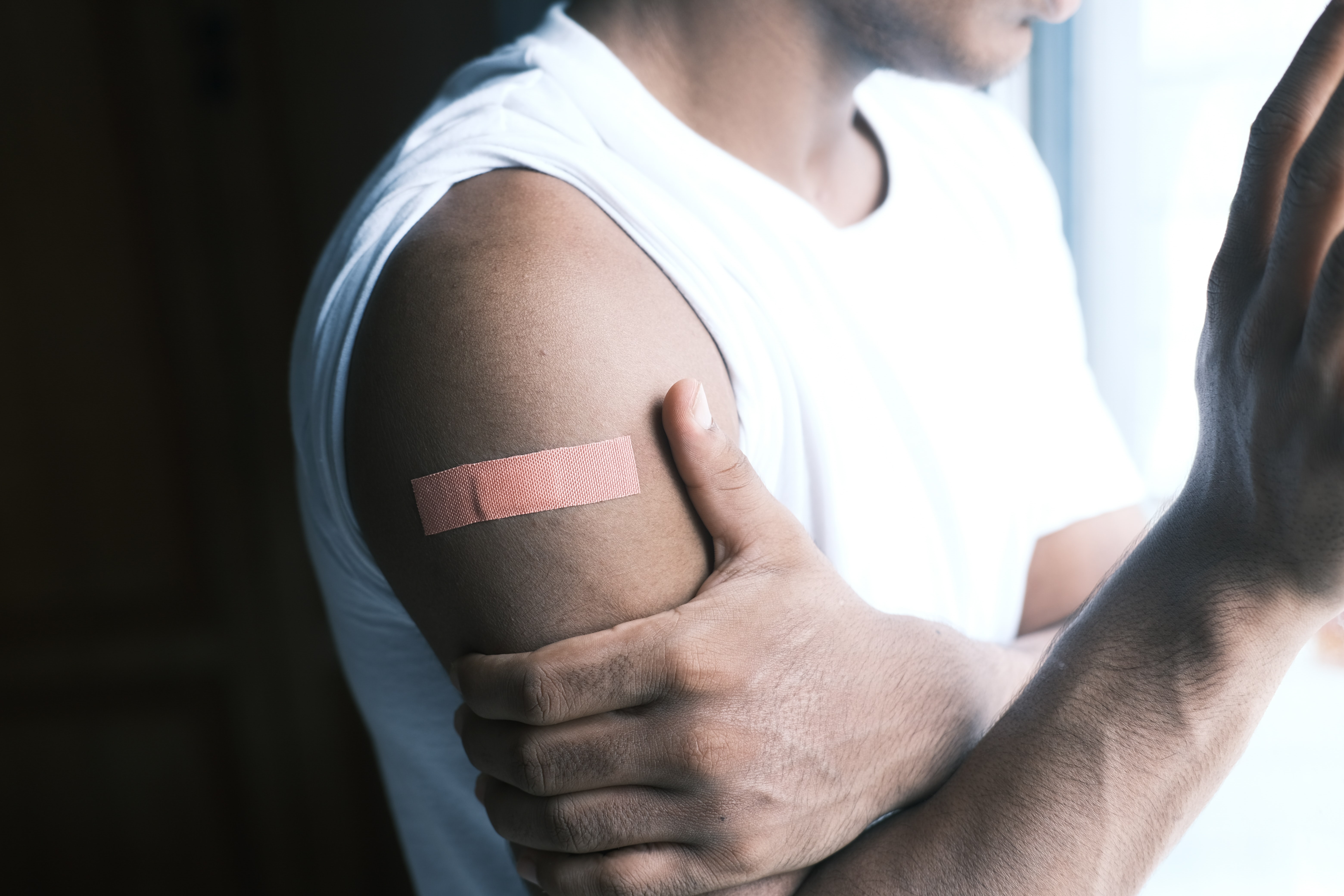 Co nen tap the duc sau khi tiem vaccine Covid-19? hinh anh