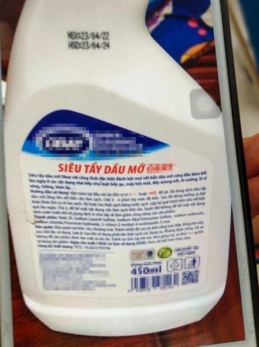 tre em bong hoa chat anh 1