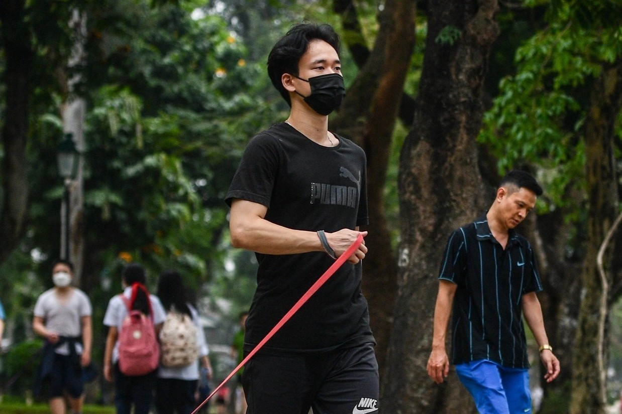 Ca mac Covid-19 moi o Viet Nam xuong lai muc duoi 500 hinh anh