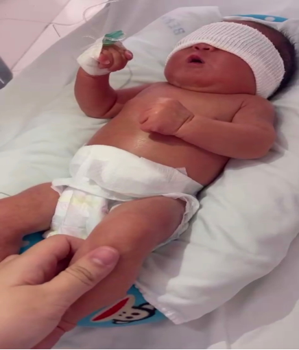 thay mau tre vang da anh 1