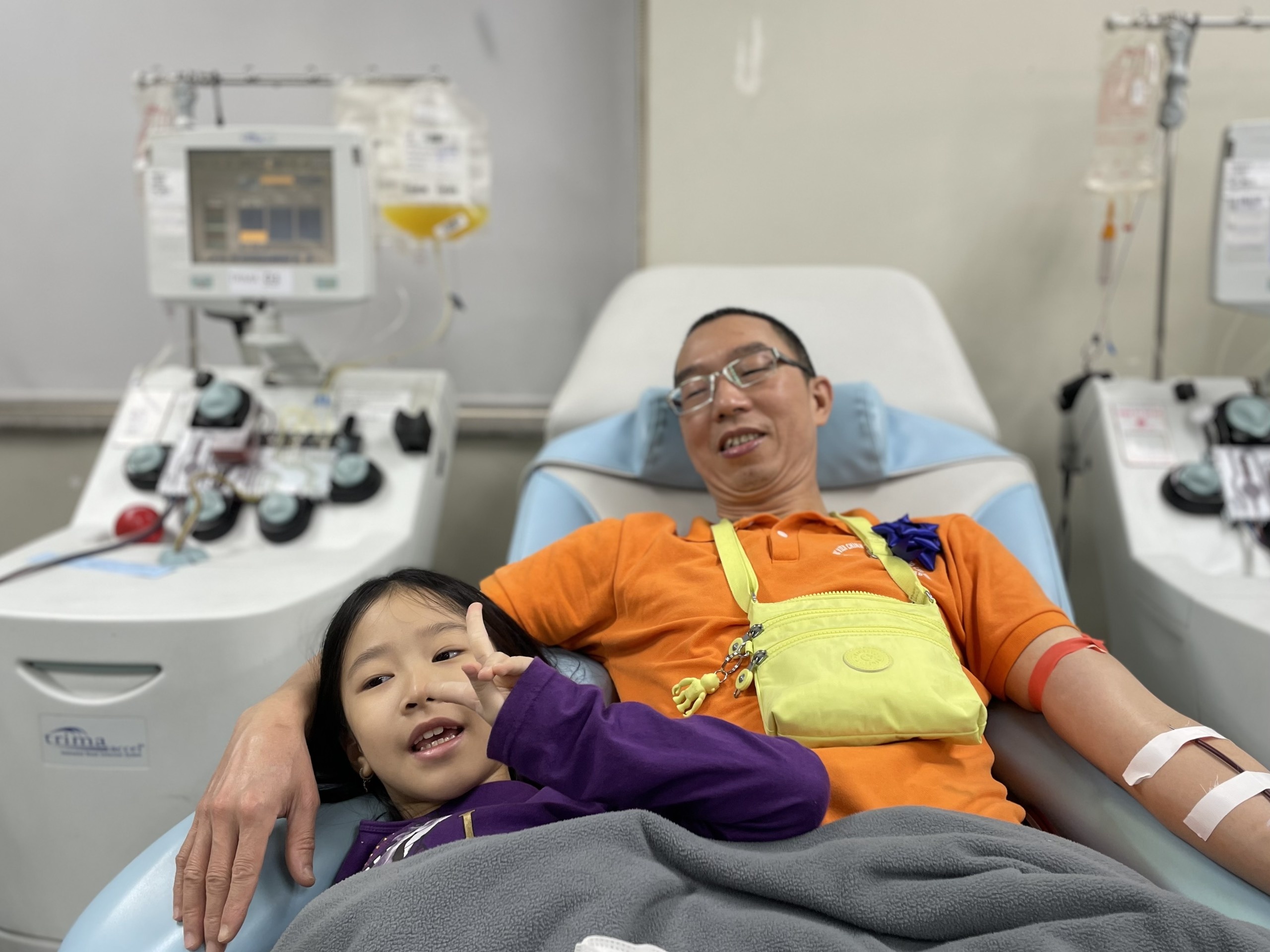 Nhung nguoi lang le giup benh nhan khong quen giua dich sot xuat huyet hinh anh