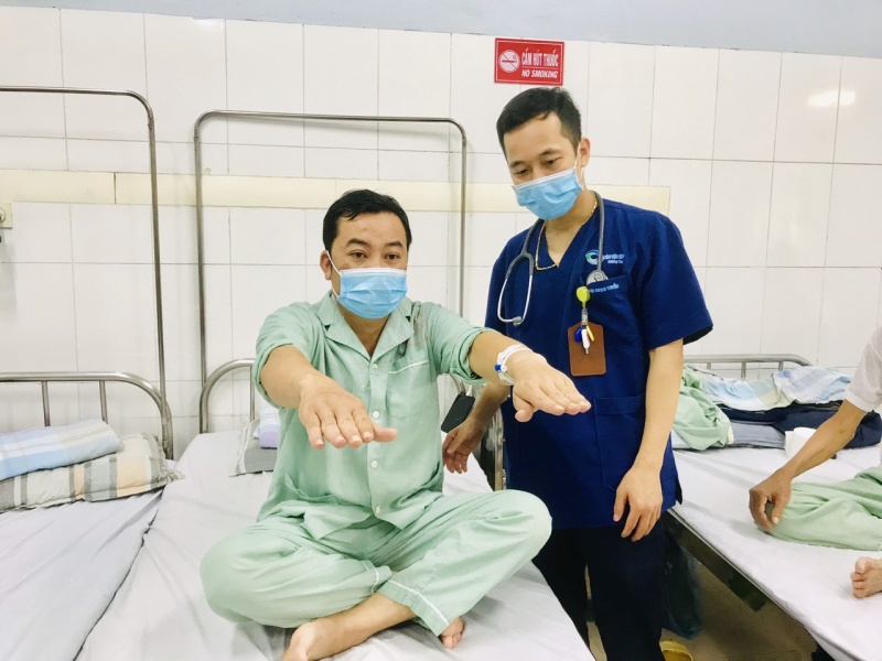 Nguoi dan ong 36 tuoi bat ngo liet nua nguoi, roi loan ngon ngu hinh anh