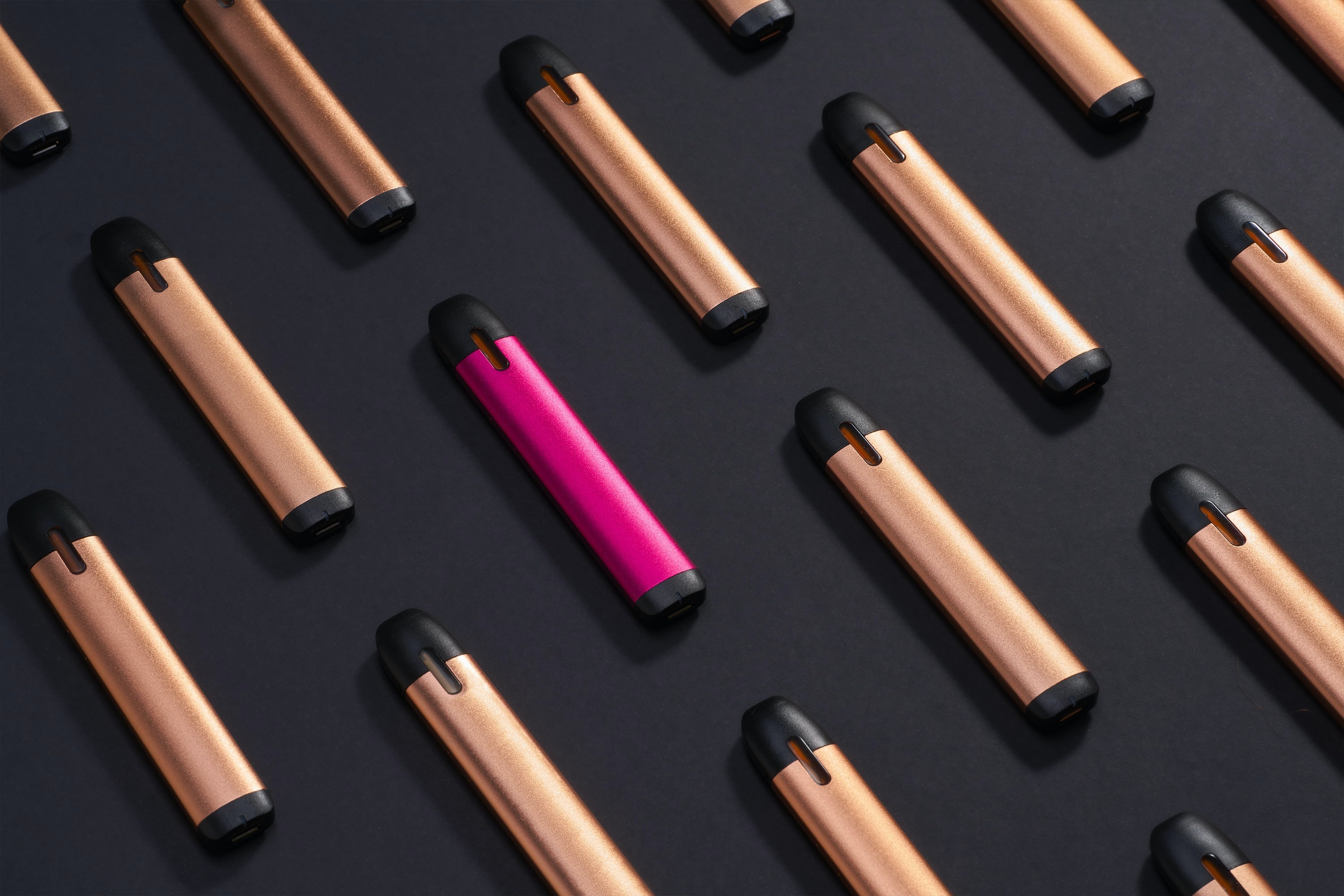 hoc sinh hut vape anh 2