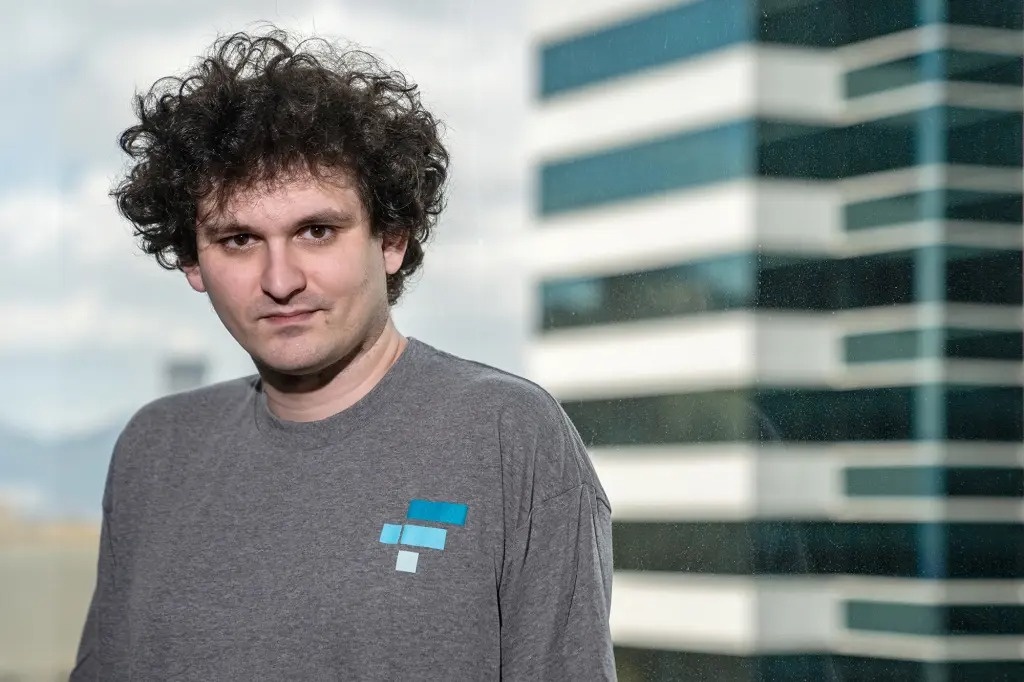 CEO FTX vuong tin don chay tron sau tham hoa hinh anh