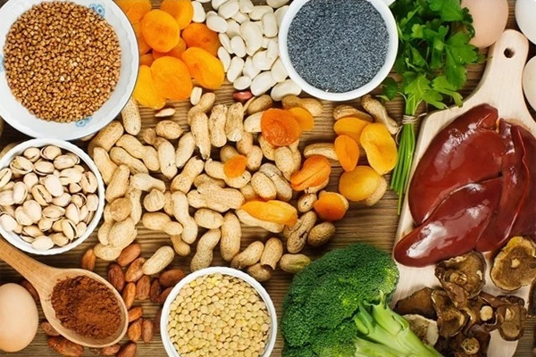 Loai thuc an cho tung do tuoi giup tre lau hinh anh