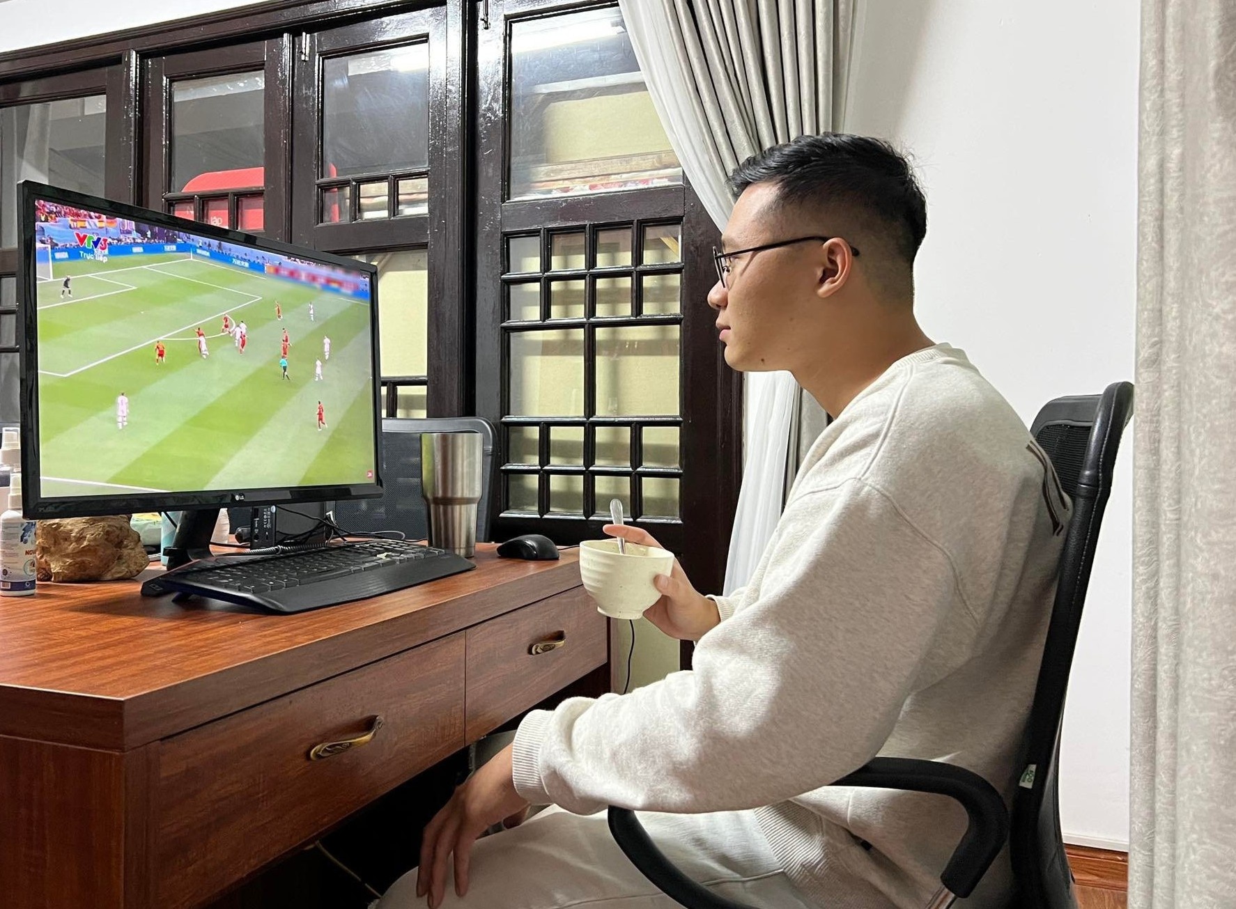 xem bong da tap gym anh 2