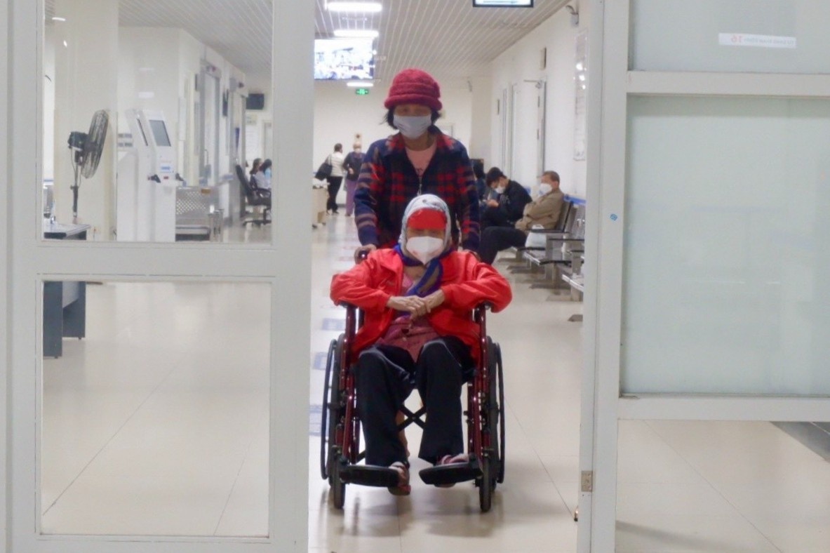 Ha Noi ret dam dot ngot, du bao so nguoi kham benh gia tang hinh anh